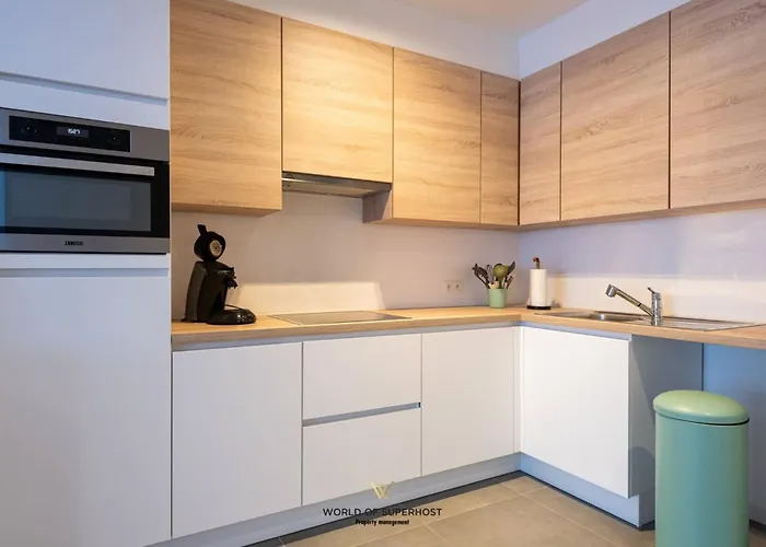 Spacious Closeby The Sea Up To 6 People! אוסטנדה